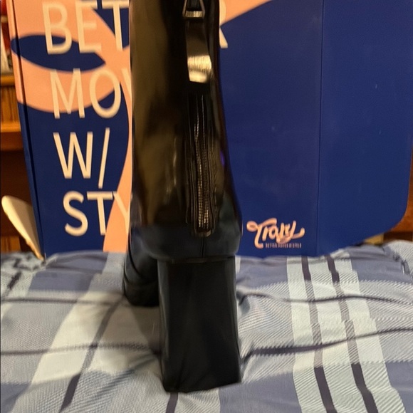 Trary Glossy Black Heeled Boots size 9.5 - Picture 4 of 8